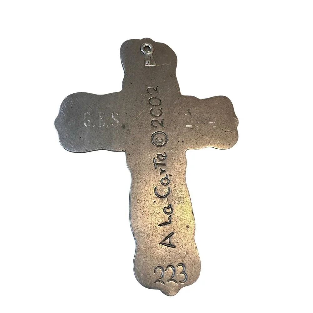 A La Carte CROSS Metal Wall Hanging  Vintage Silver Tone 223
